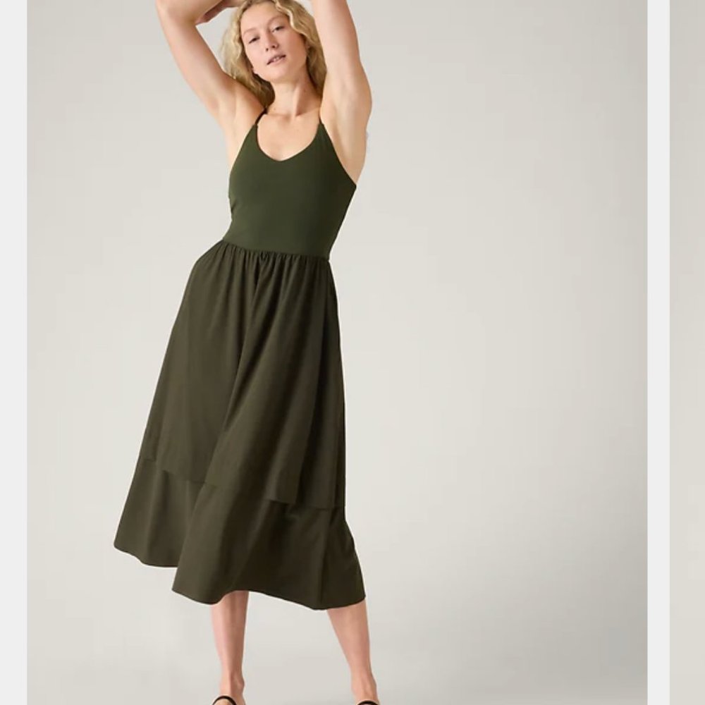 NWT Athleta Elation V-Neck Hybrid Dress in Aspen Olive, Size L
